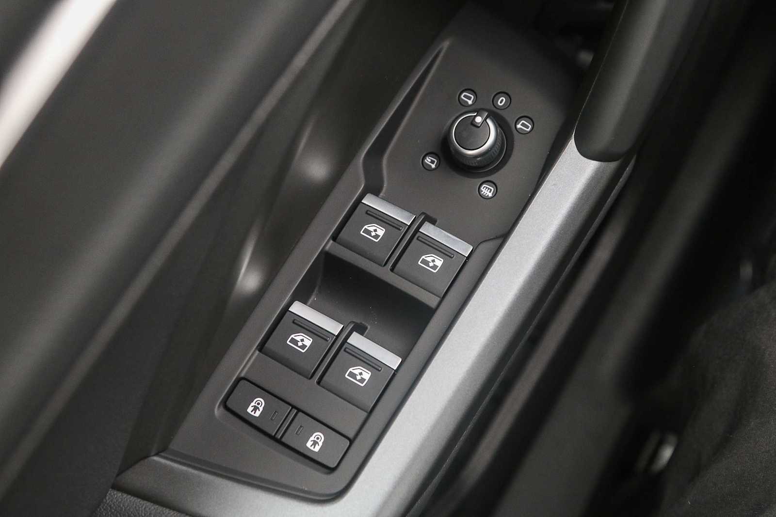 Thumbnail: 2025 Audi Q3 - 33