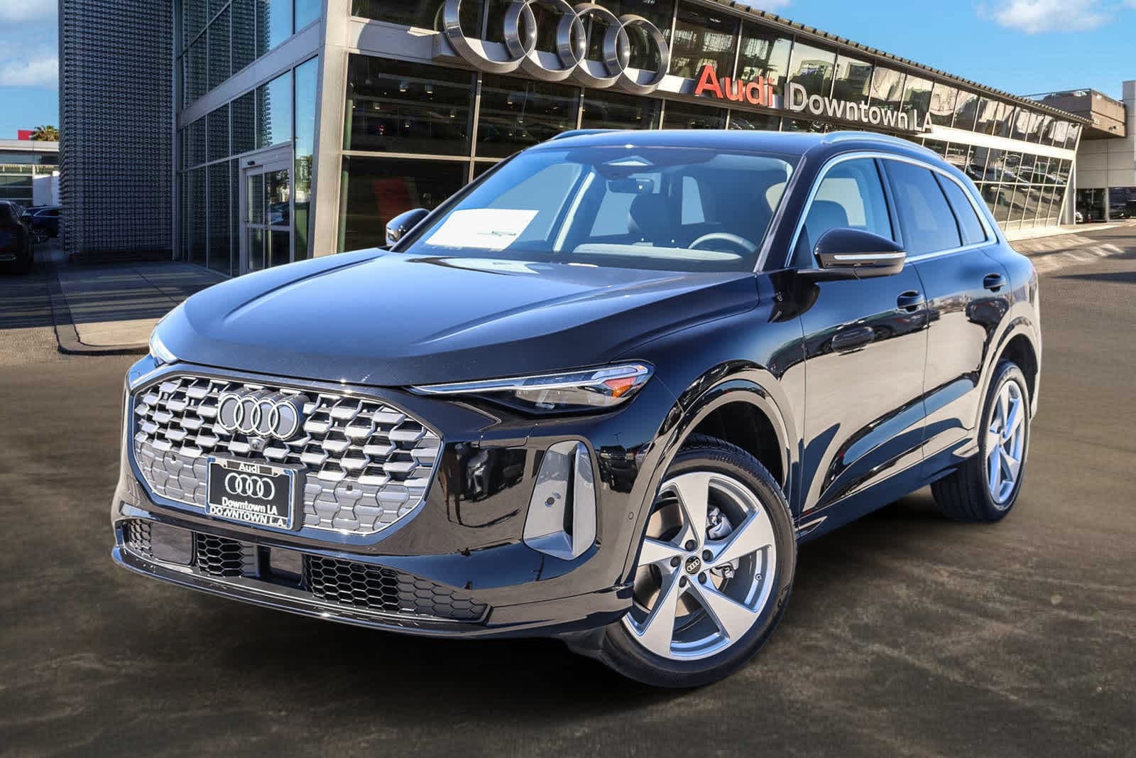 Thumbnail: 2025 Audi Q5 - 1