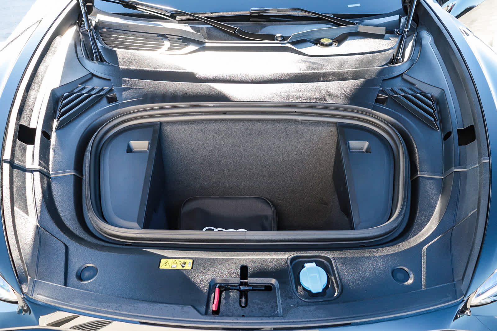 Thumbnail: 2025 Audi RS e-tron GT - 42