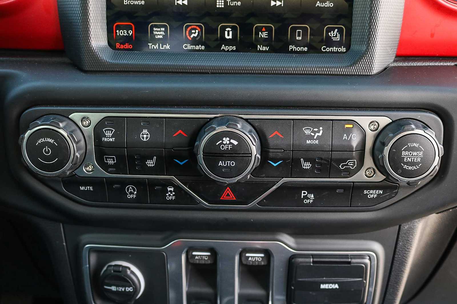 Thumbnail: 2018 Jeep Wrangler - 23