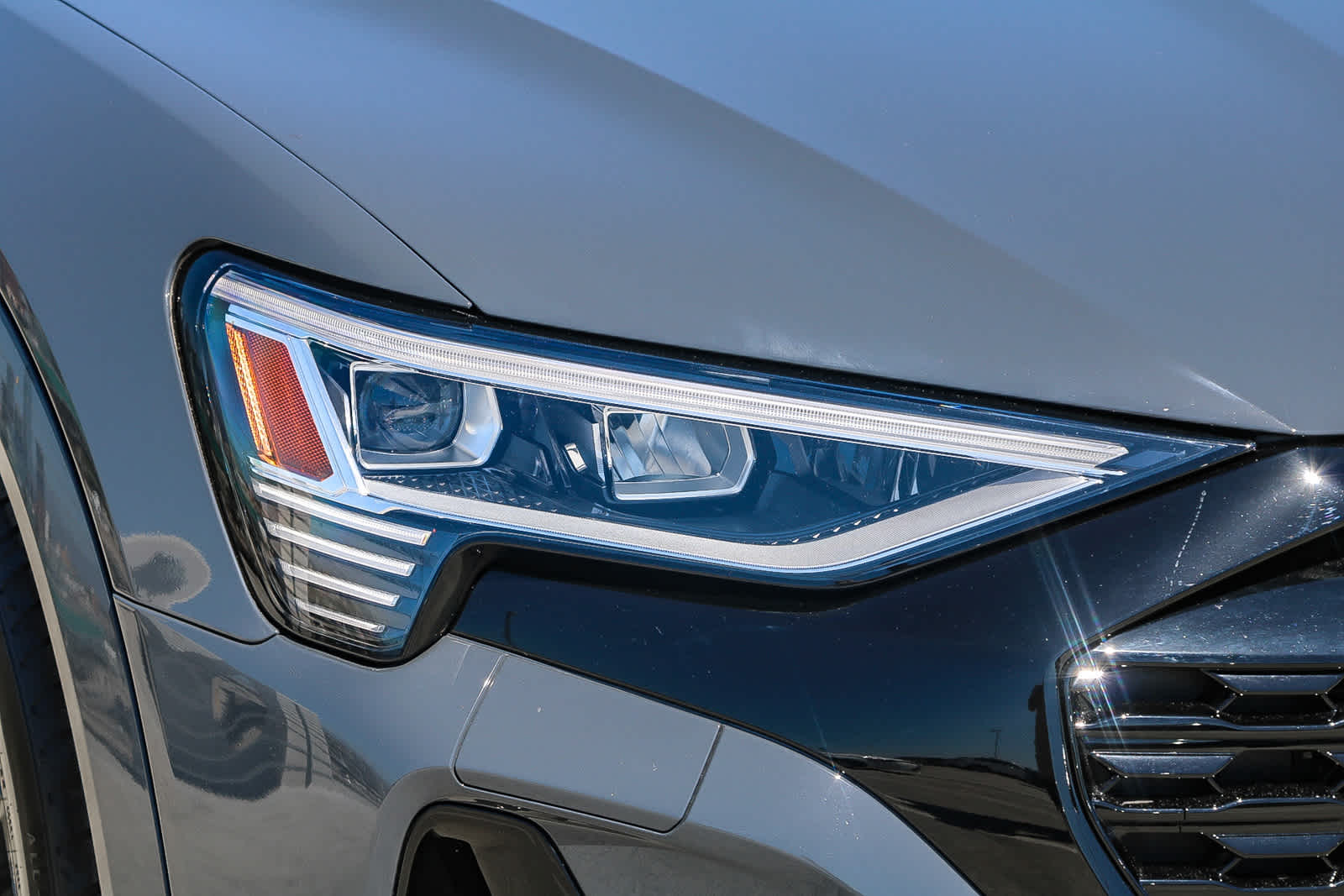 Thumbnail: 2024 Audi Q8 e-tron - 4