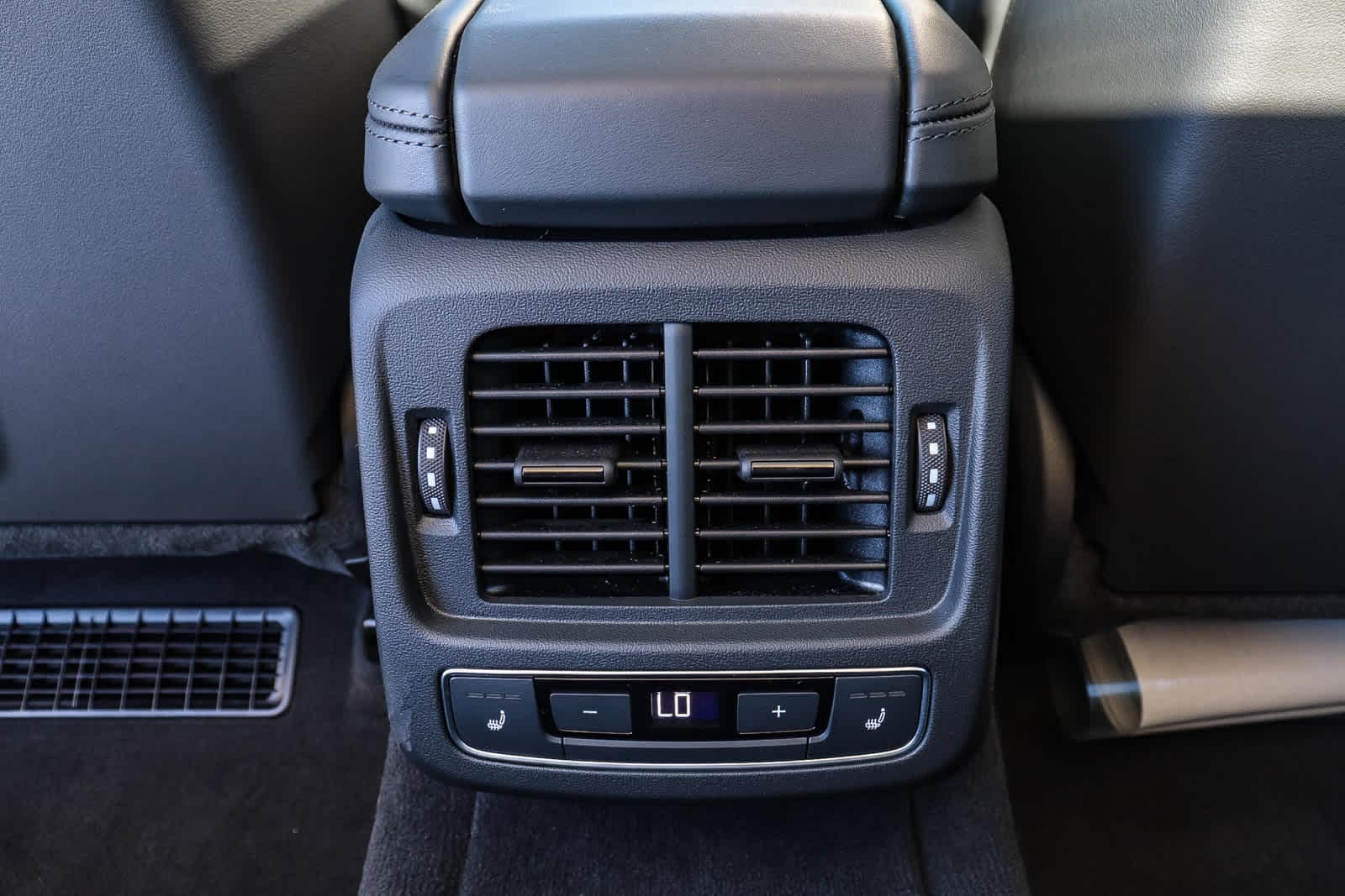 Thumbnail: 2025 Audi RS e-tron GT - 25