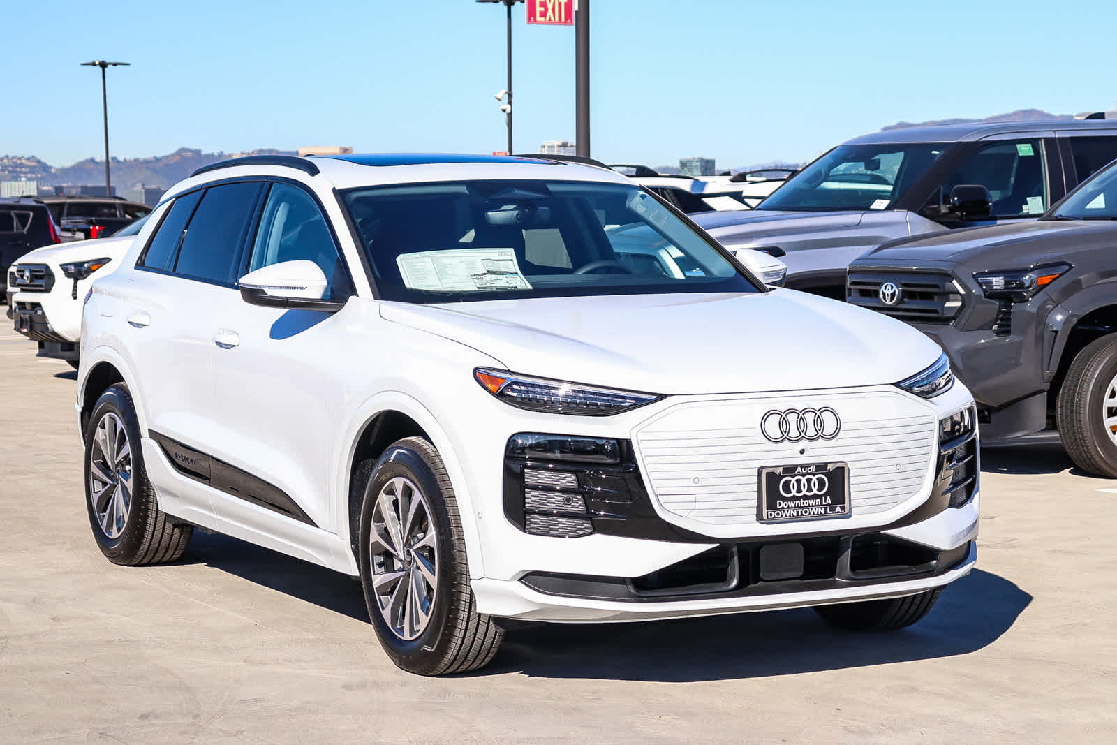 Thumbnail: 2025 Audi Q6 e-tron - 3