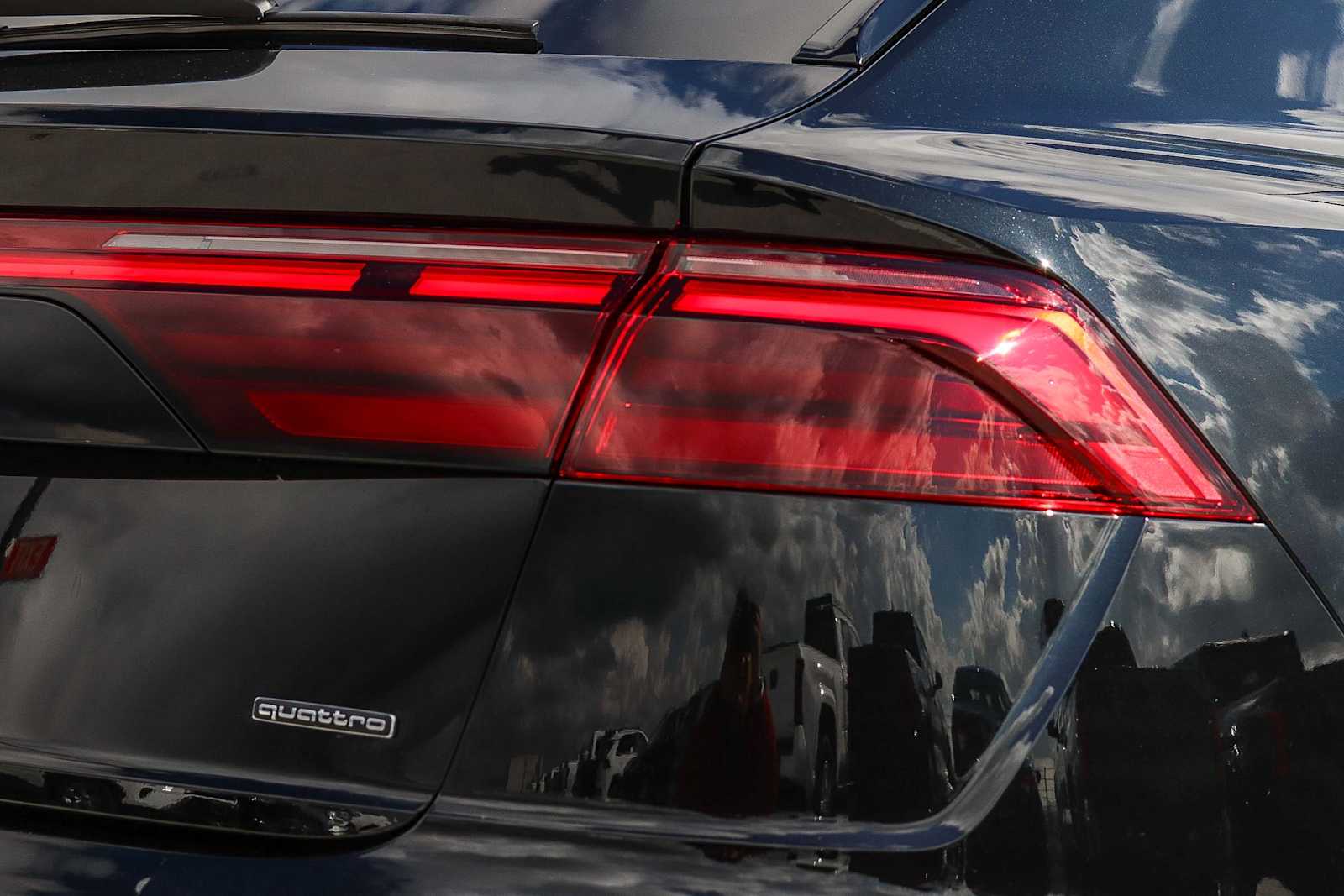 Thumbnail: 2026 Audi Q8 - 10