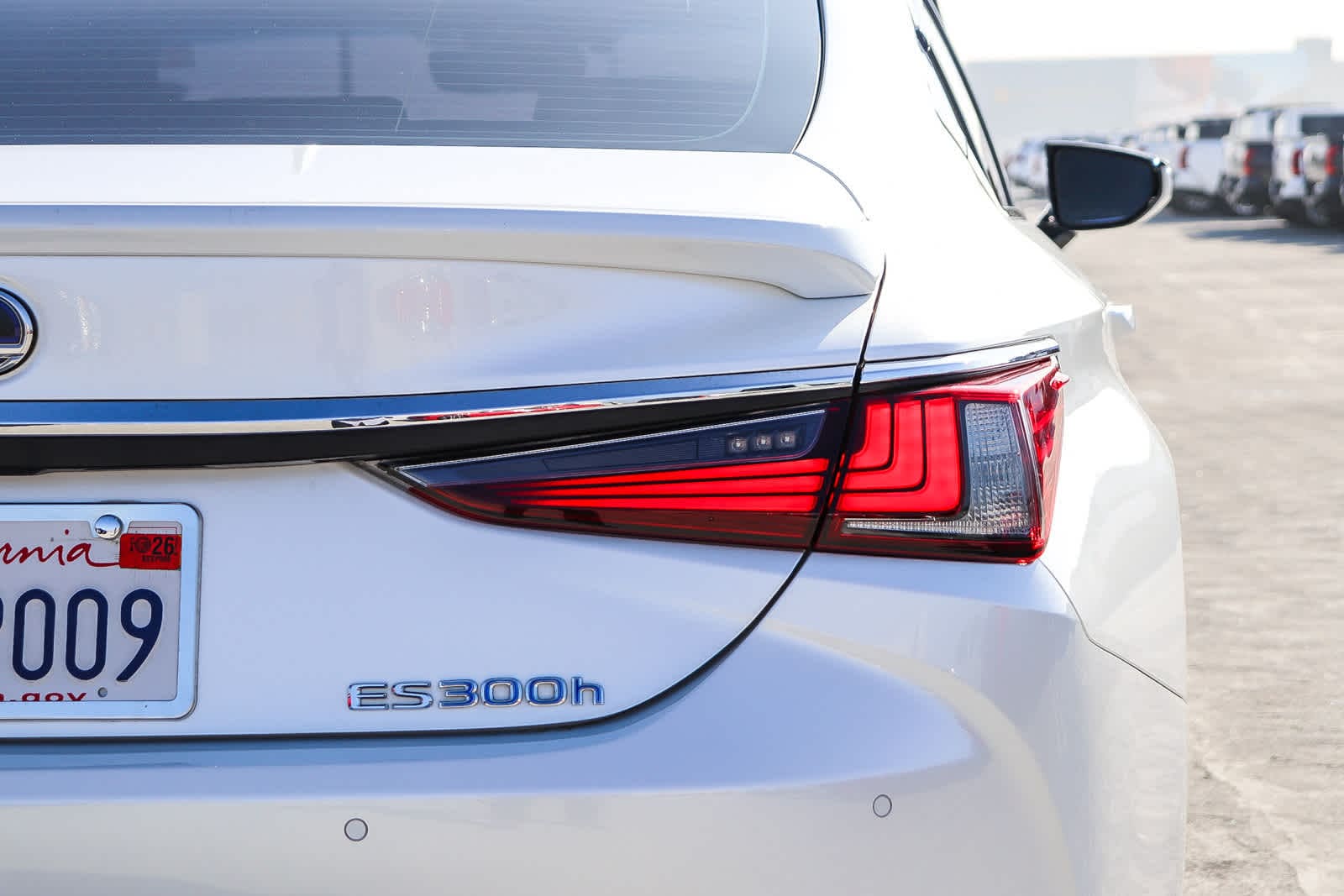 Thumbnail: 2021 Lexus ES - 9