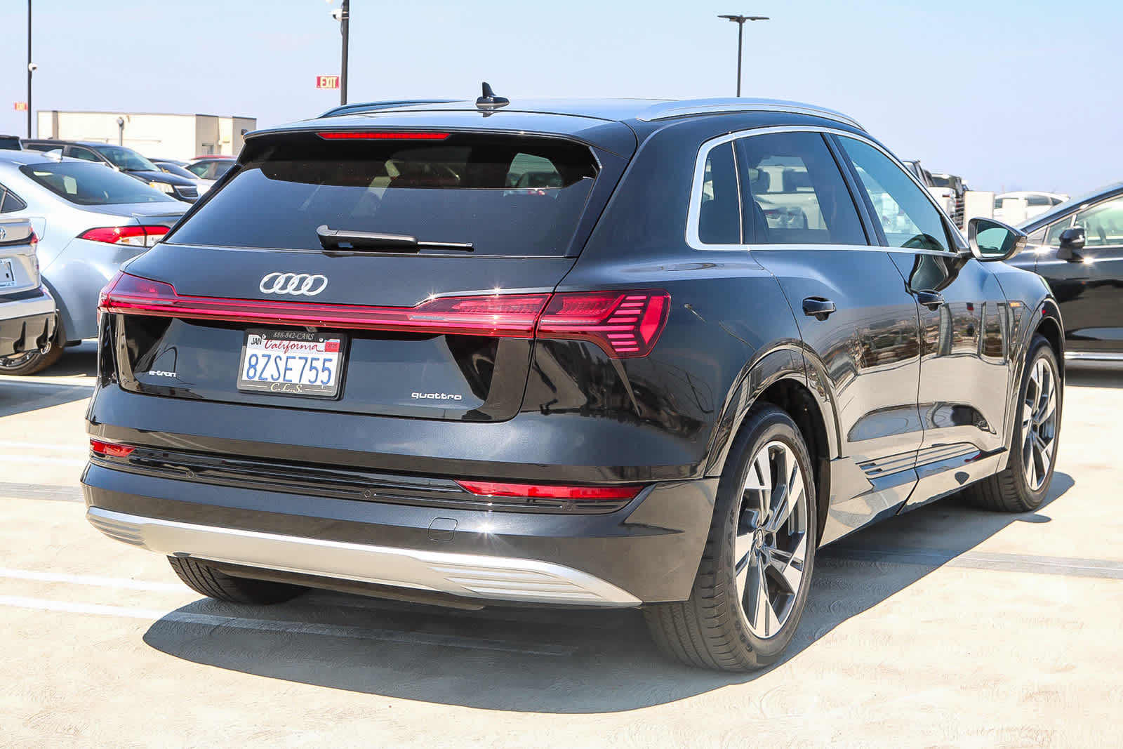 Thumbnail: 2022 Audi e-tron - 6