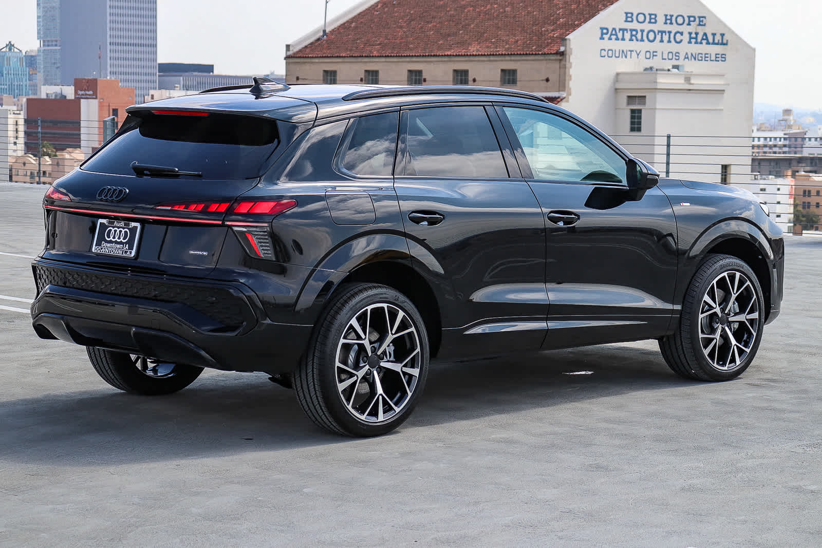 Thumbnail: 2026 Audi Q3 - 4