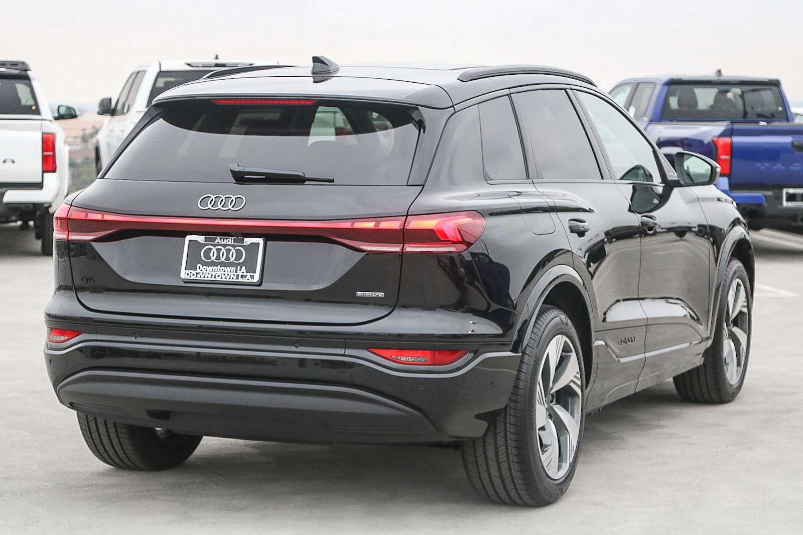 Thumbnail: 2025 Audi Q6 e-tron - 6