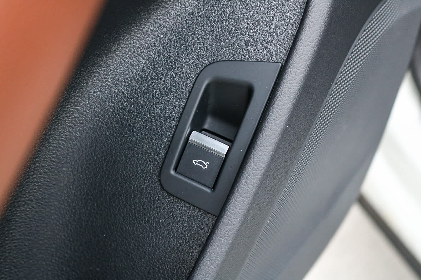 Thumbnail: 2023 Audi Q8 - 33