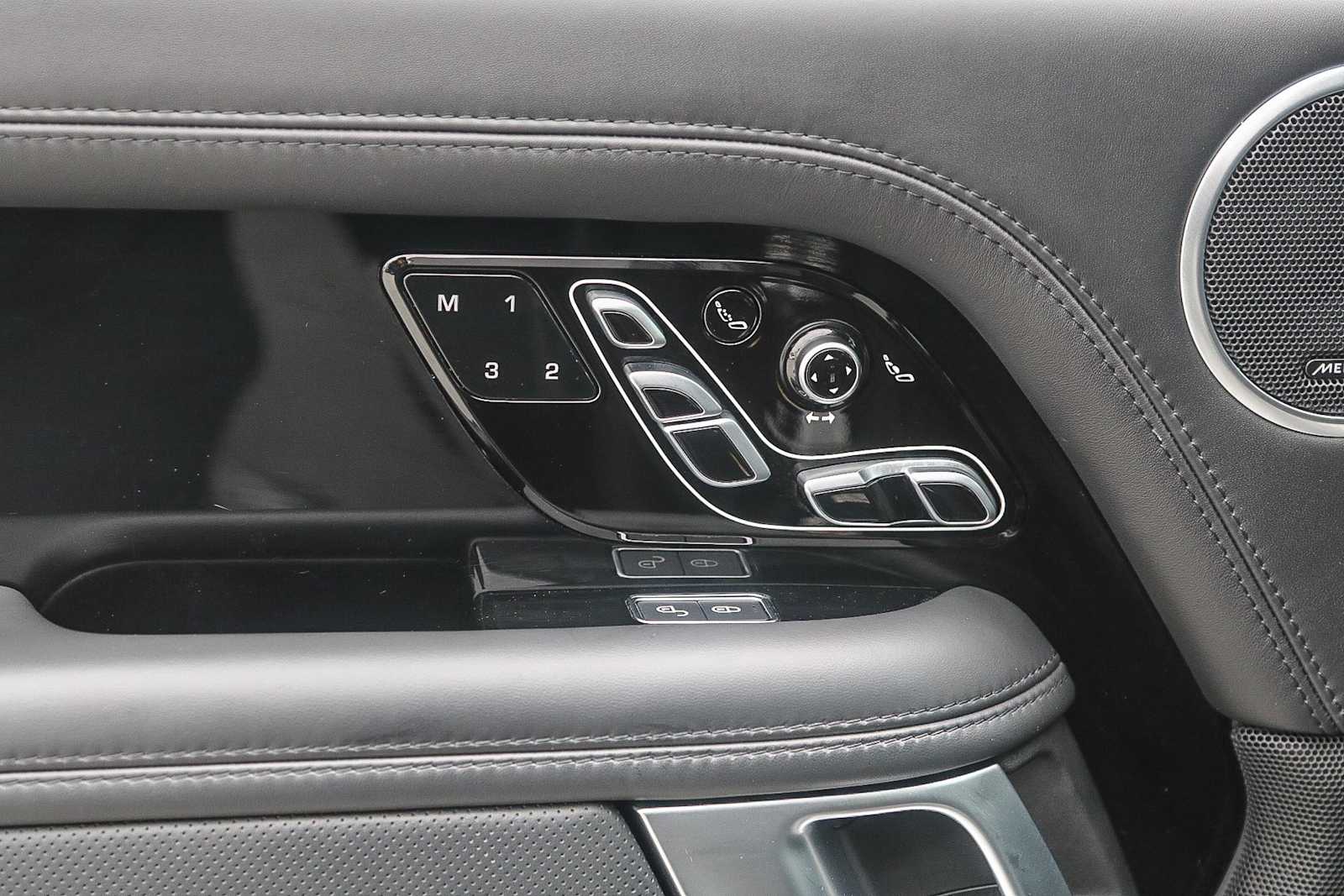 Thumbnail: 2021 Land Rover Range Rover - 29