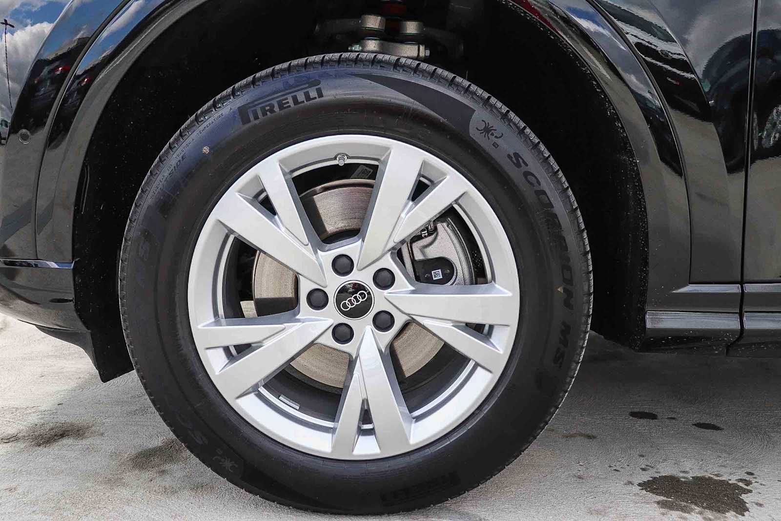 Thumbnail: 2025 Audi Q5 - 14