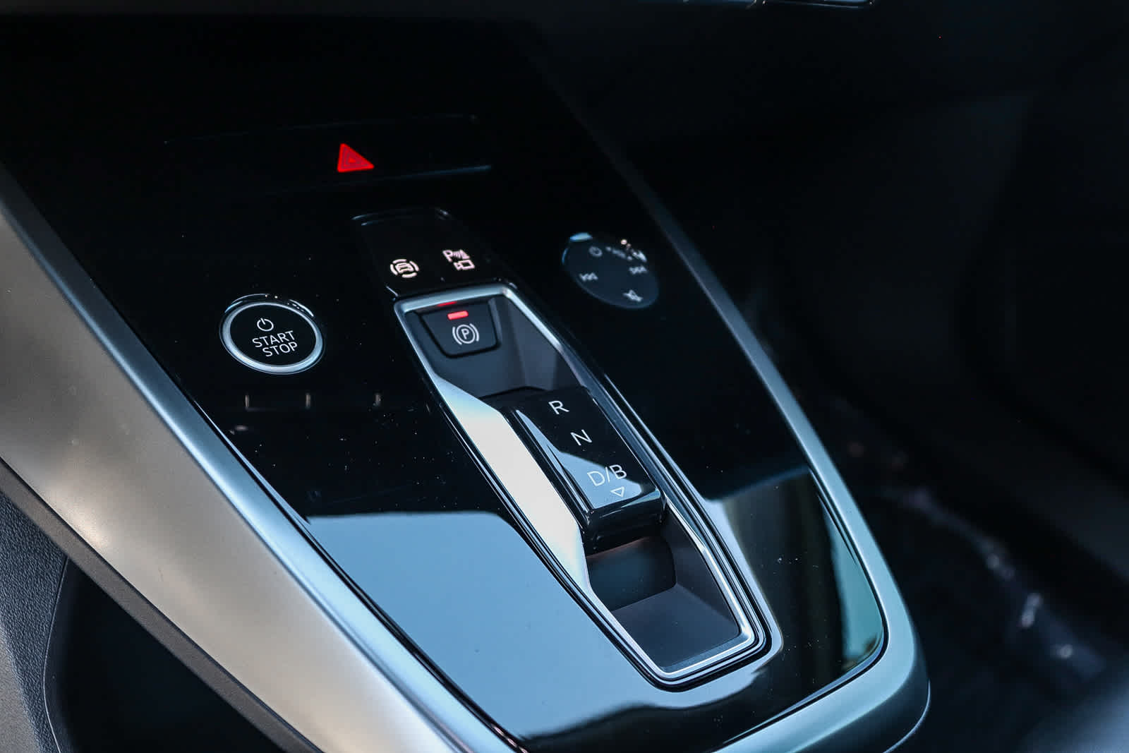 Thumbnail: 2023 Audi Q4 e-tron - 22