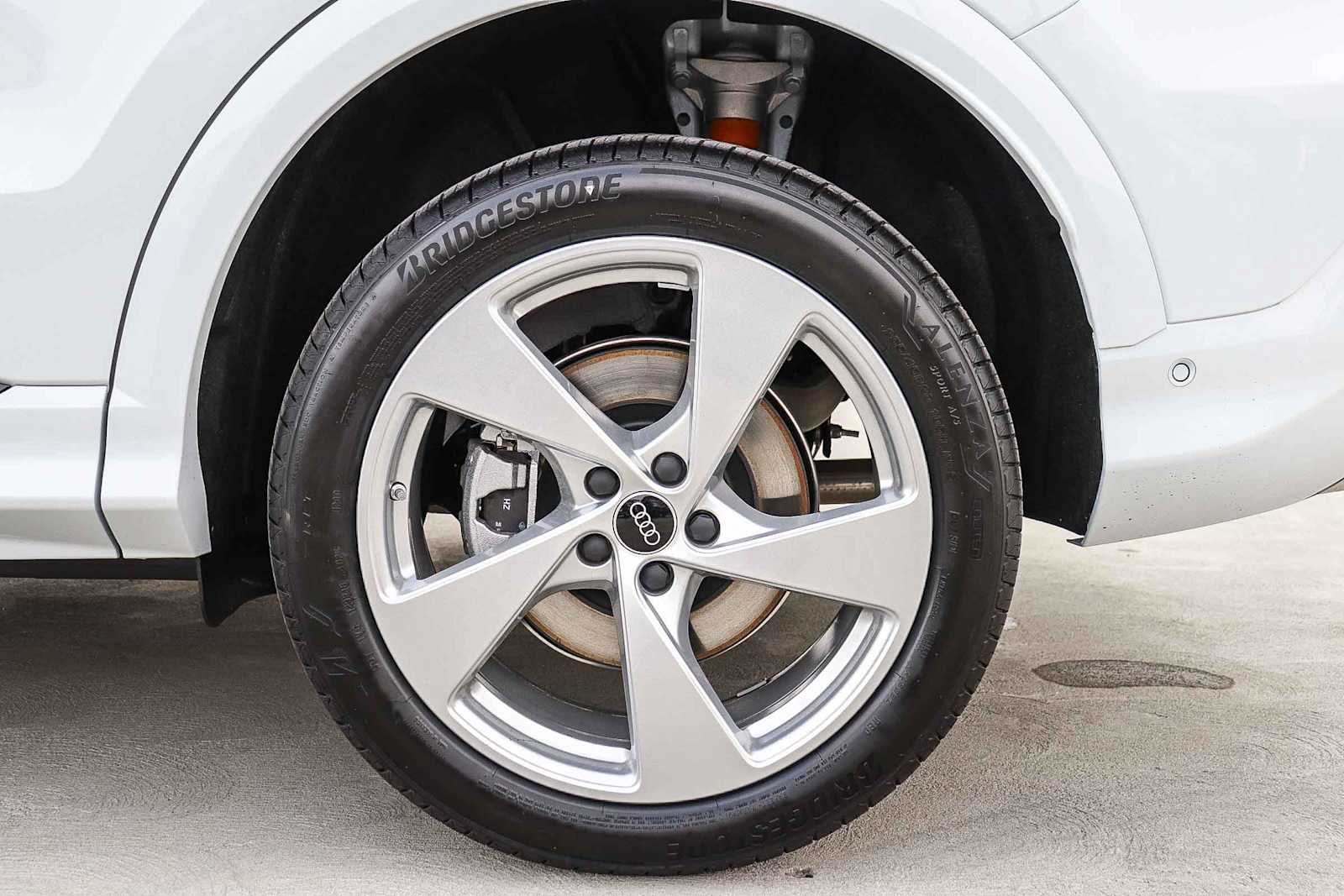 Thumbnail: 2025 Audi Q5 - 13