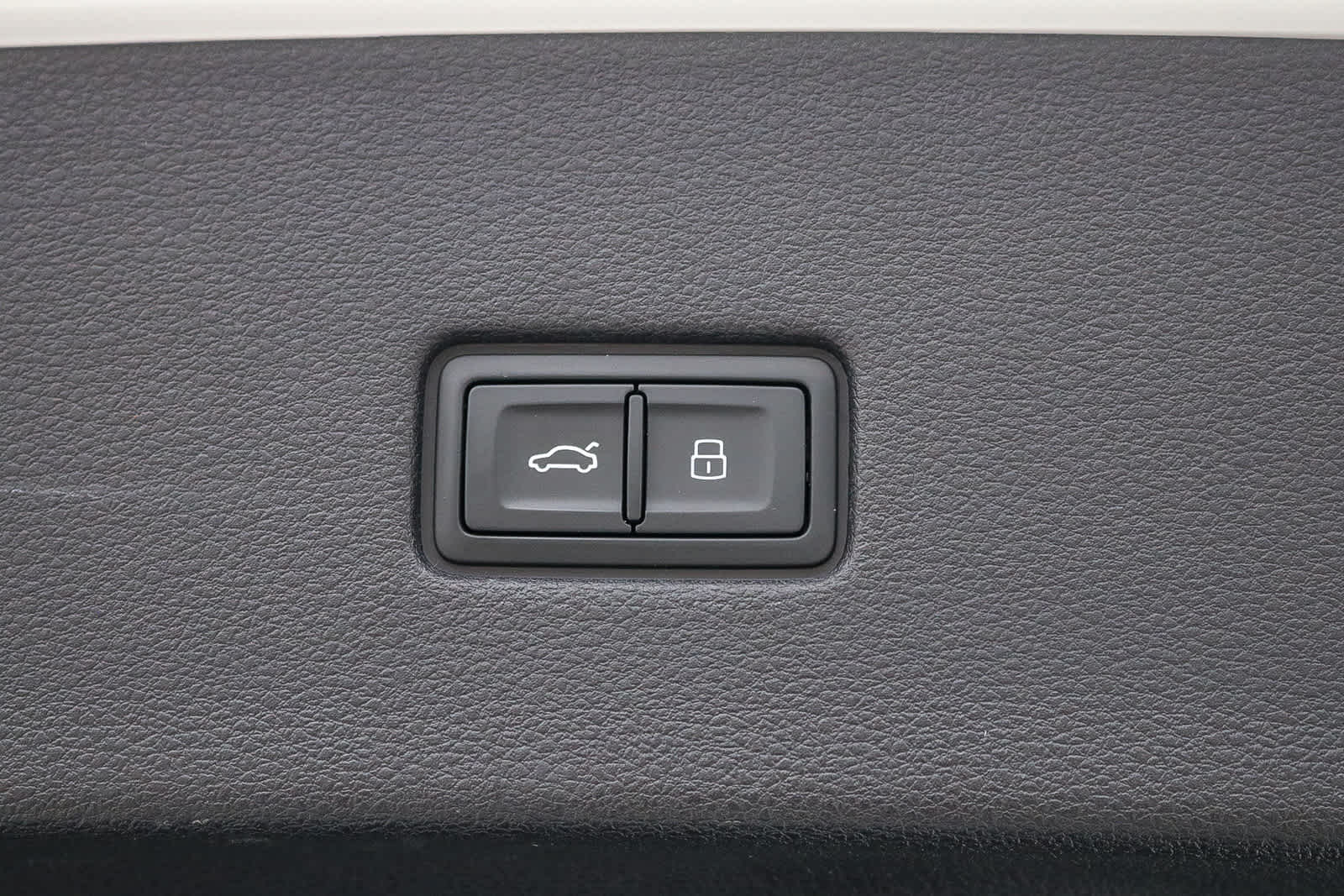 Thumbnail: 2023 Audi Q8 - 43