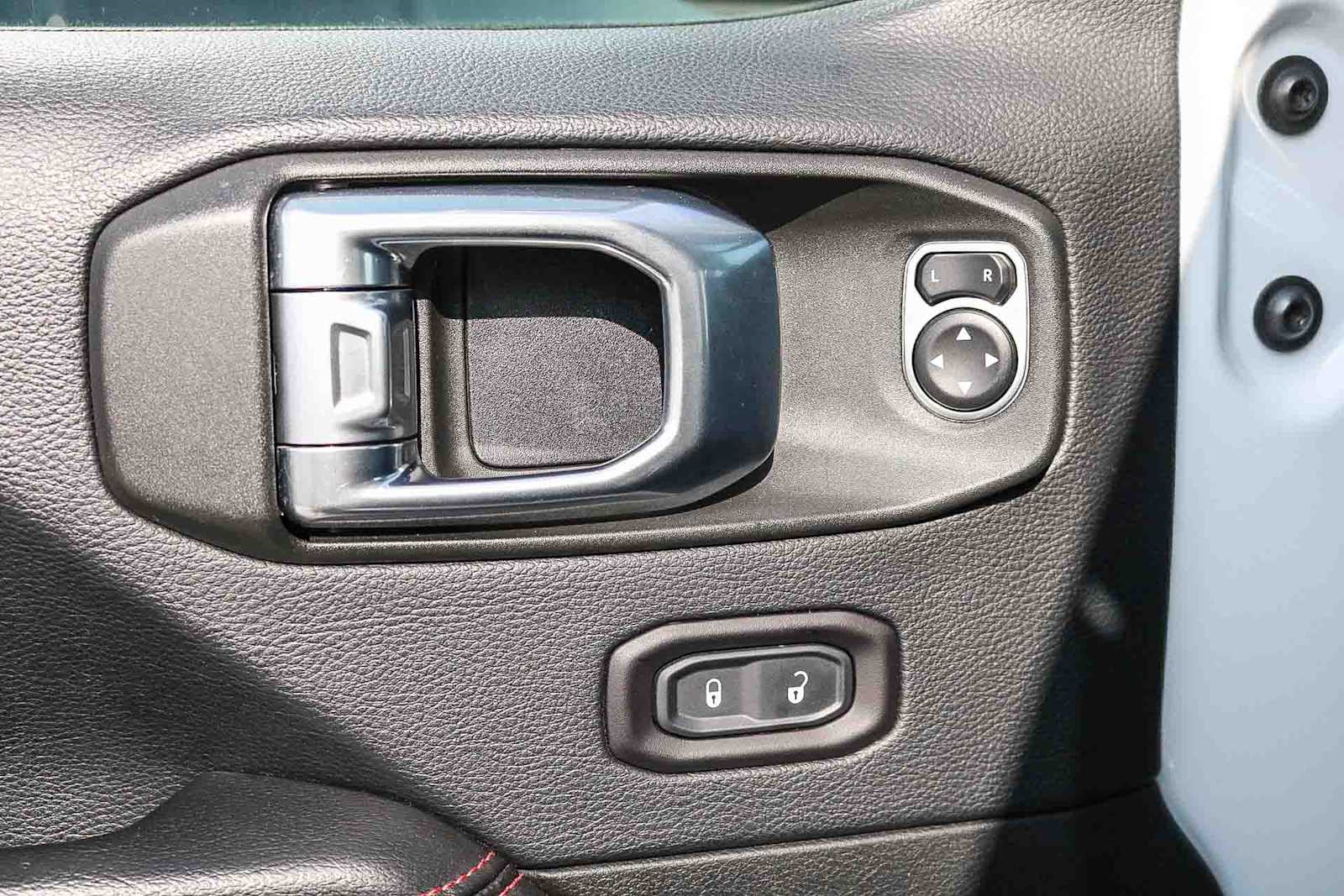 Thumbnail: 2018 Jeep Wrangler - 36