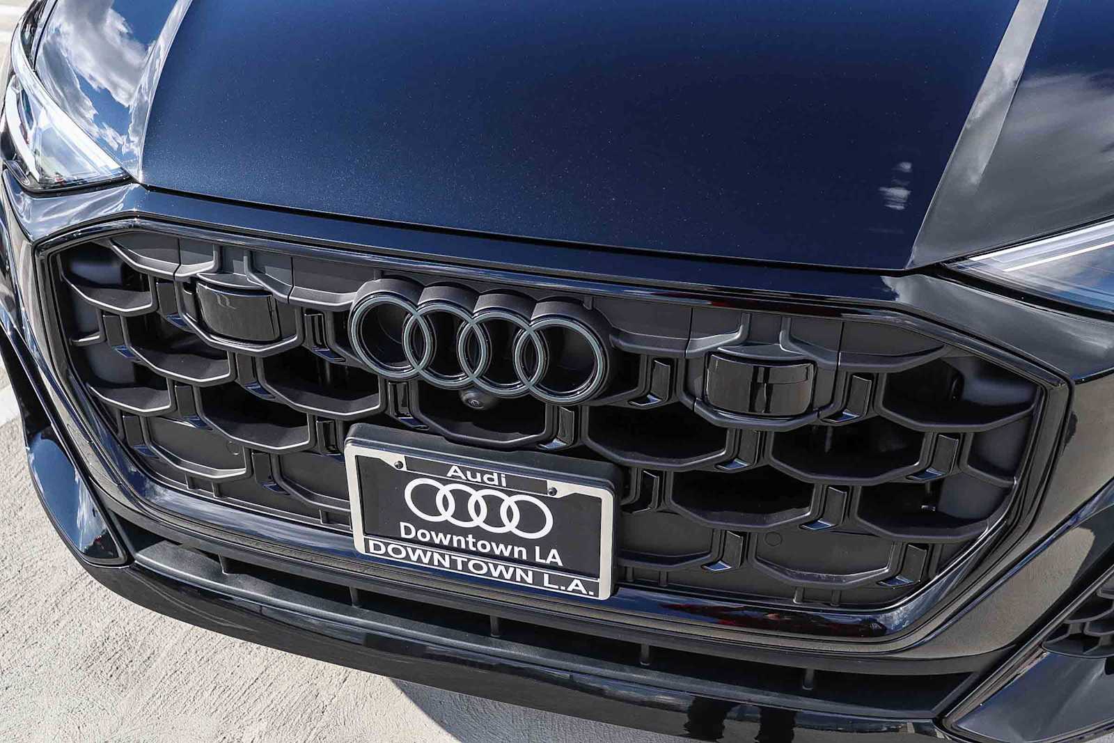 Thumbnail: 2026 Audi Q8 - 8