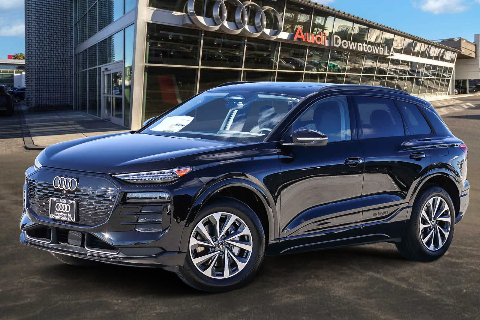 Thumbnail: 2025 Audi Q6 e-tron - 1