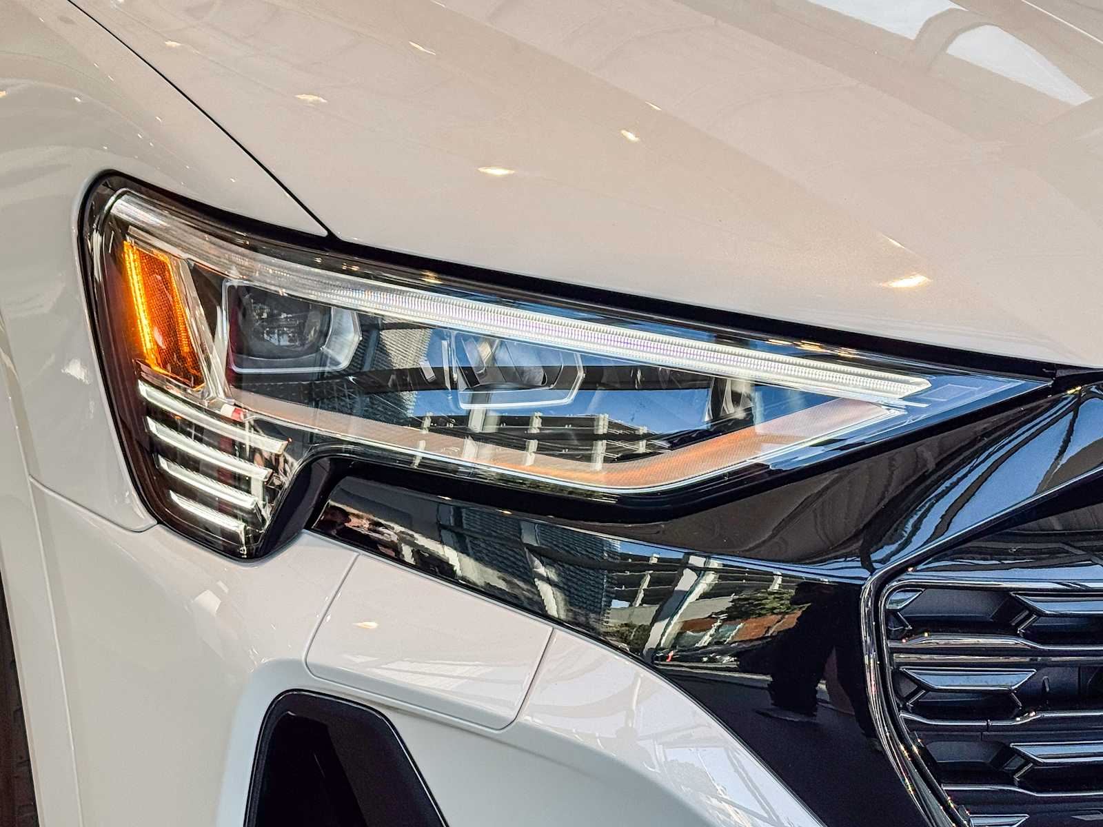 Thumbnail: 2024 Audi Q8 e-tron - 4