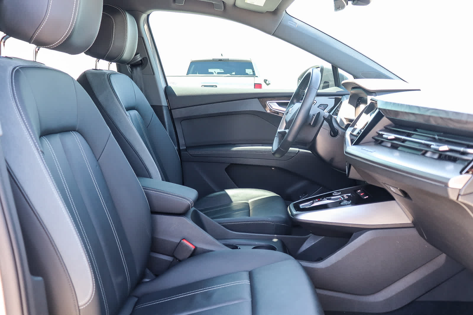 Thumbnail: 2023 Audi Q4 e-tron - 17