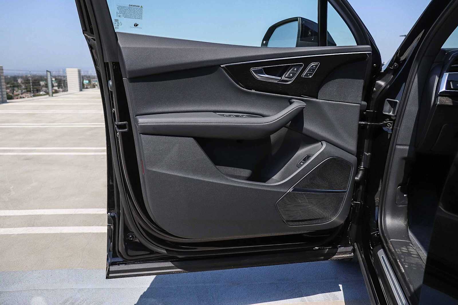 Thumbnail: 2026 Audi Q7 - 30