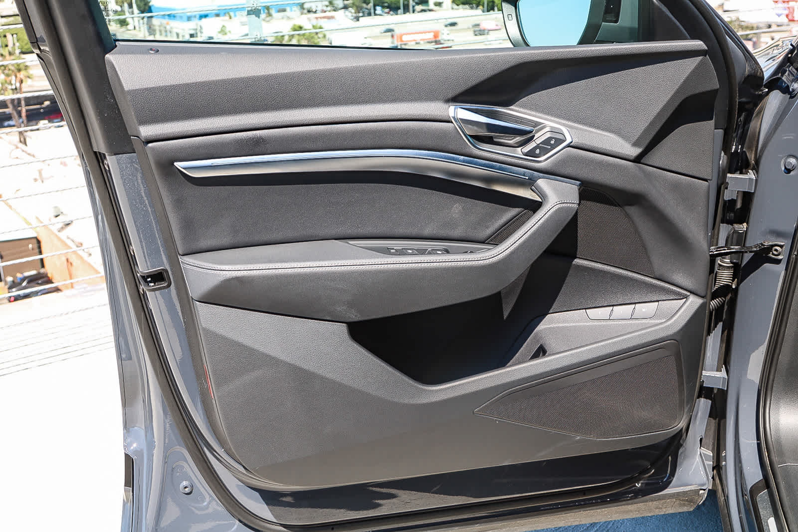 Thumbnail: 2024 Audi Q8 e-tron - 23