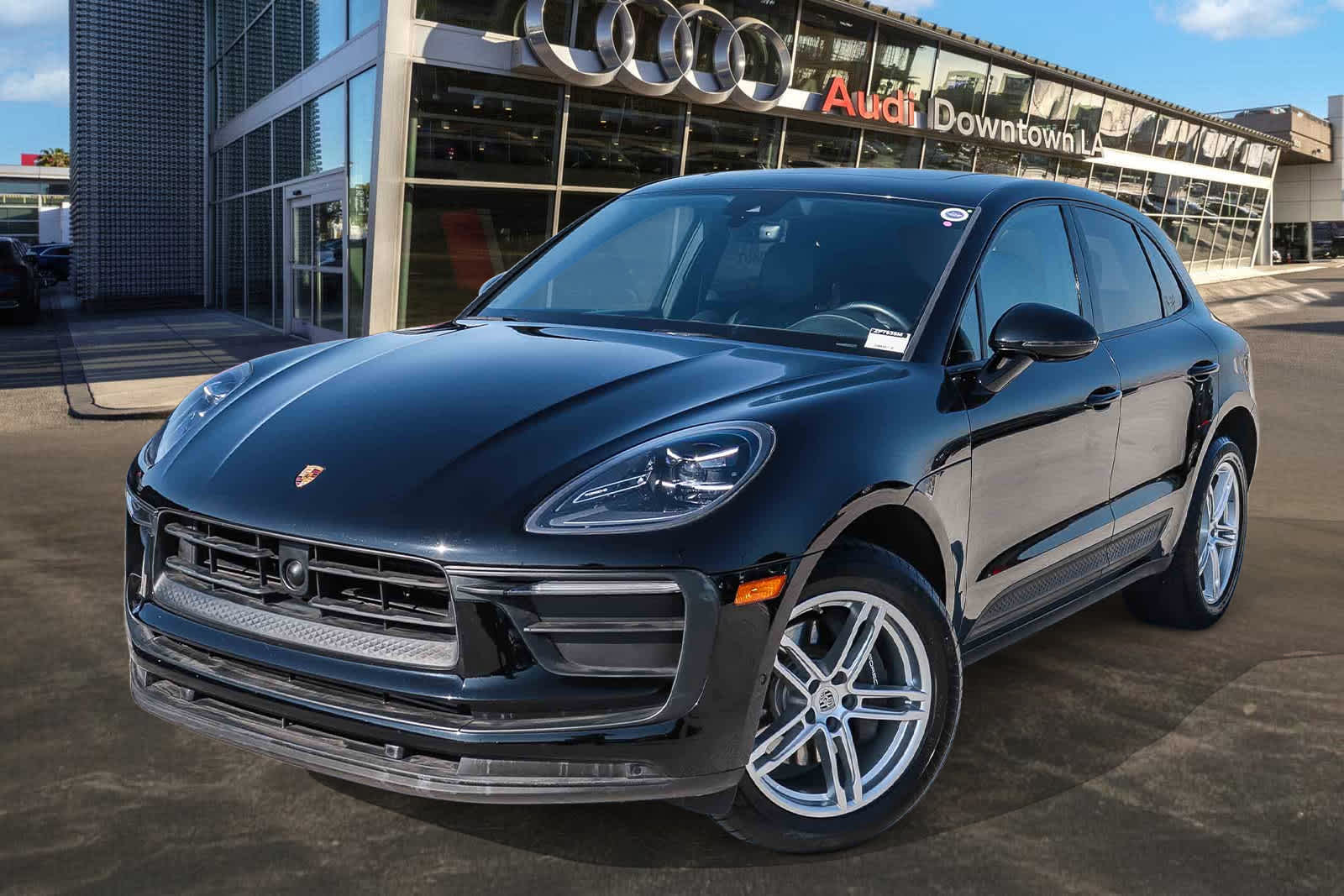 Thumbnail: 2023 Porsche Macan - 1