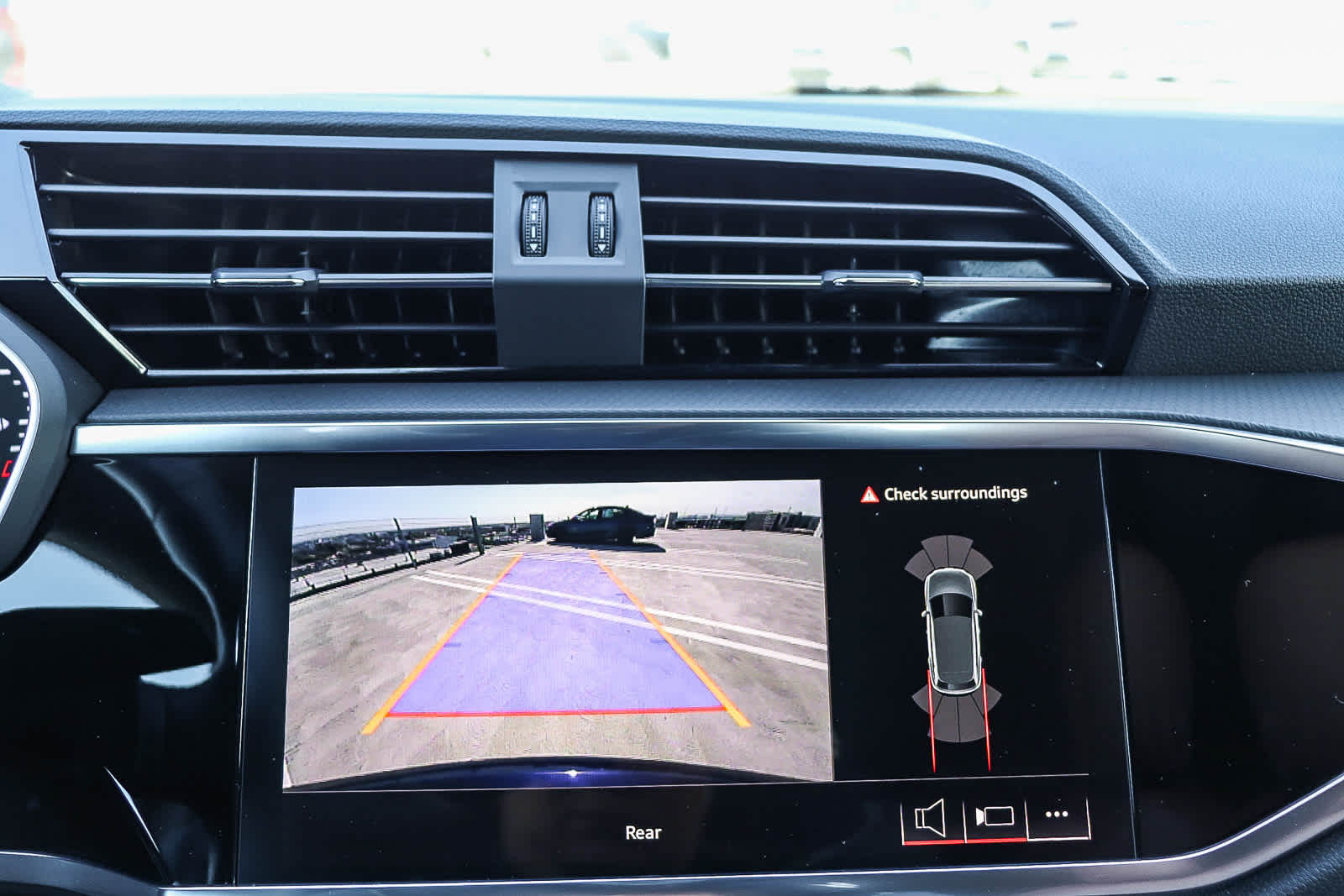 Thumbnail: 2025 Audi Q3 - 34