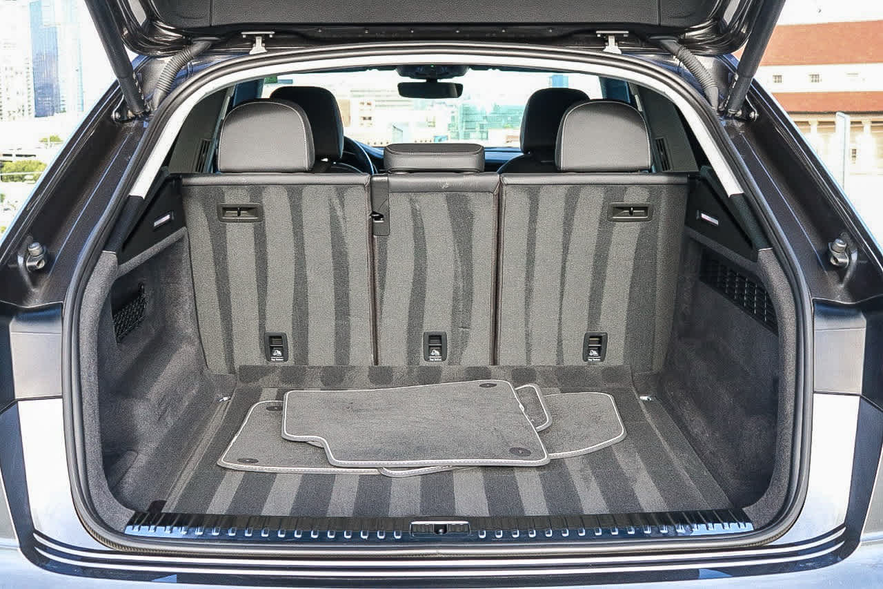 Thumbnail: 2022 Audi Q8 - 41