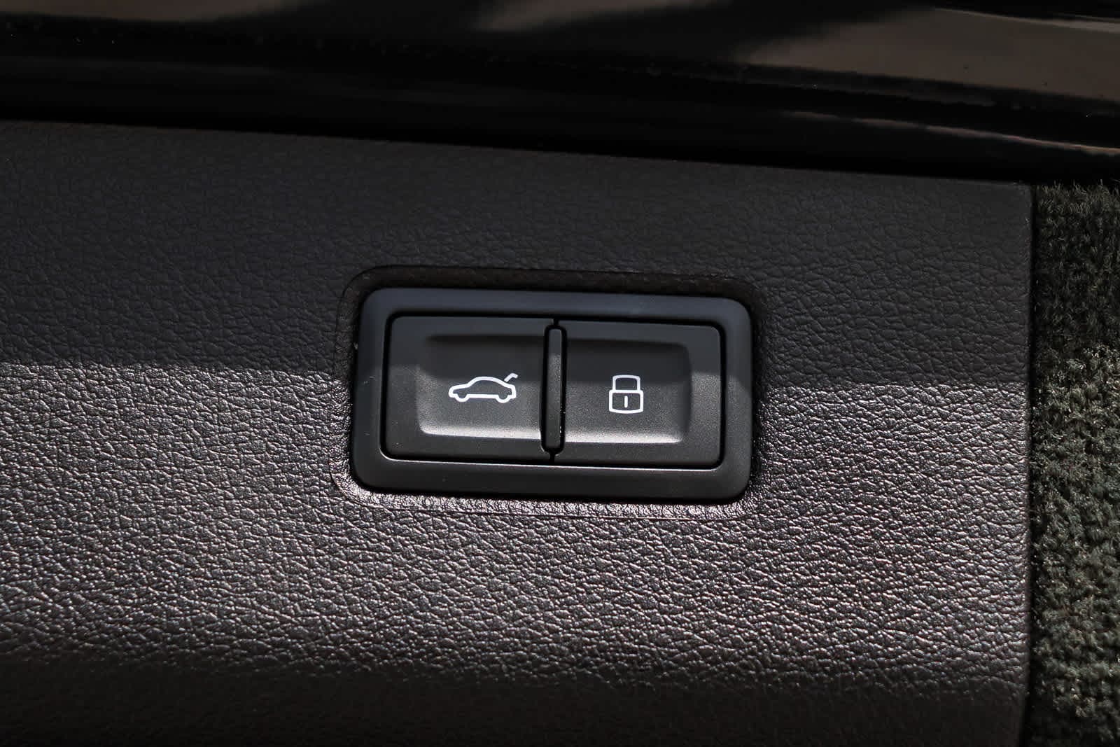 Thumbnail: 2021 Bentley Bentayga - 41