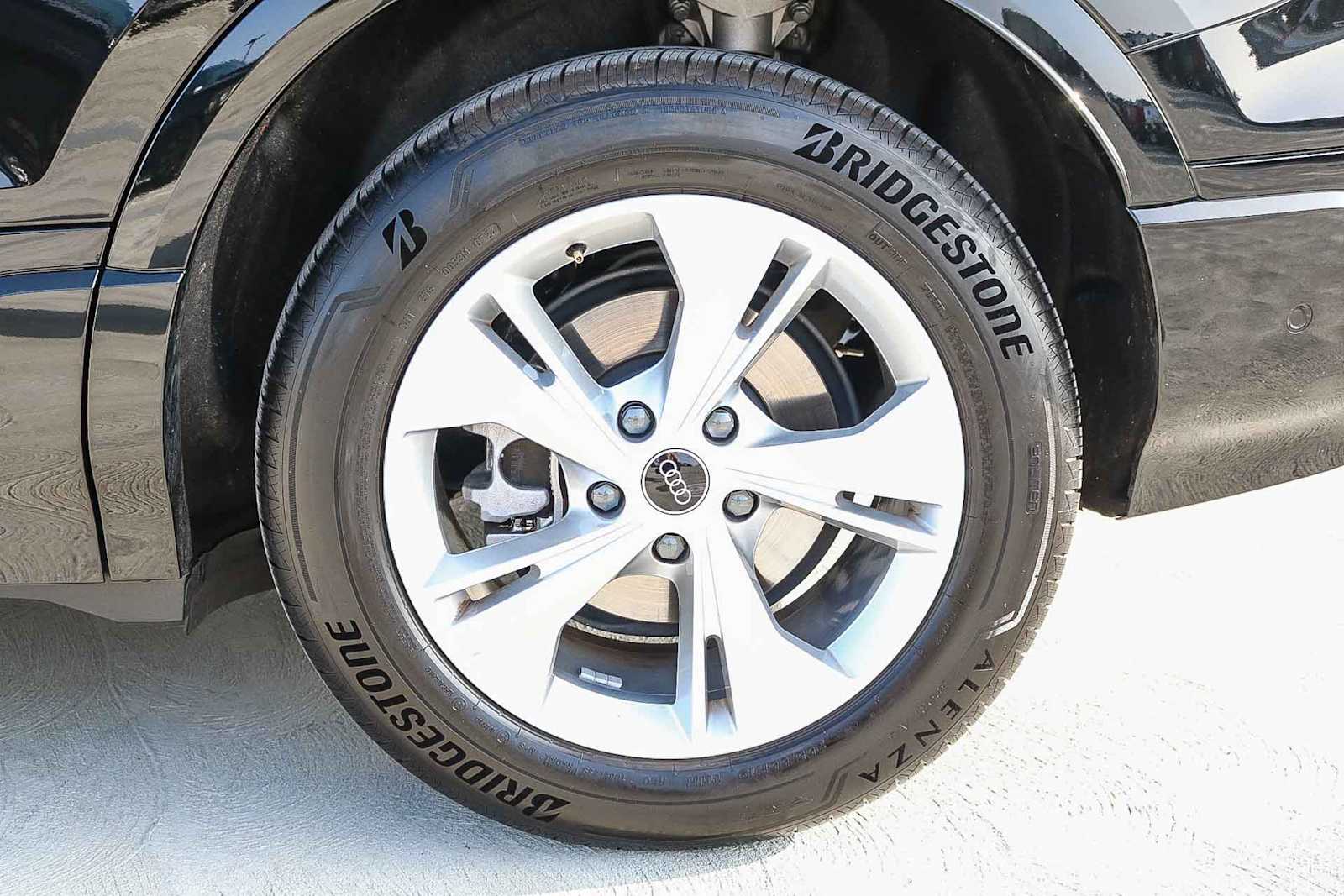 Thumbnail: 2025 Audi Q6 e-tron - 13