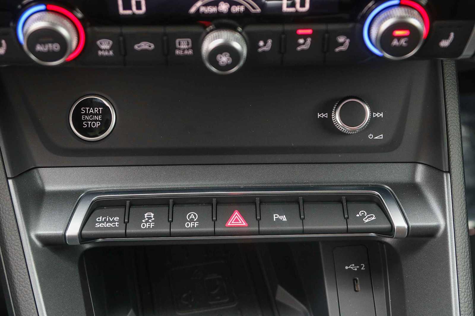 Thumbnail: 2025 Audi Q3 - 27