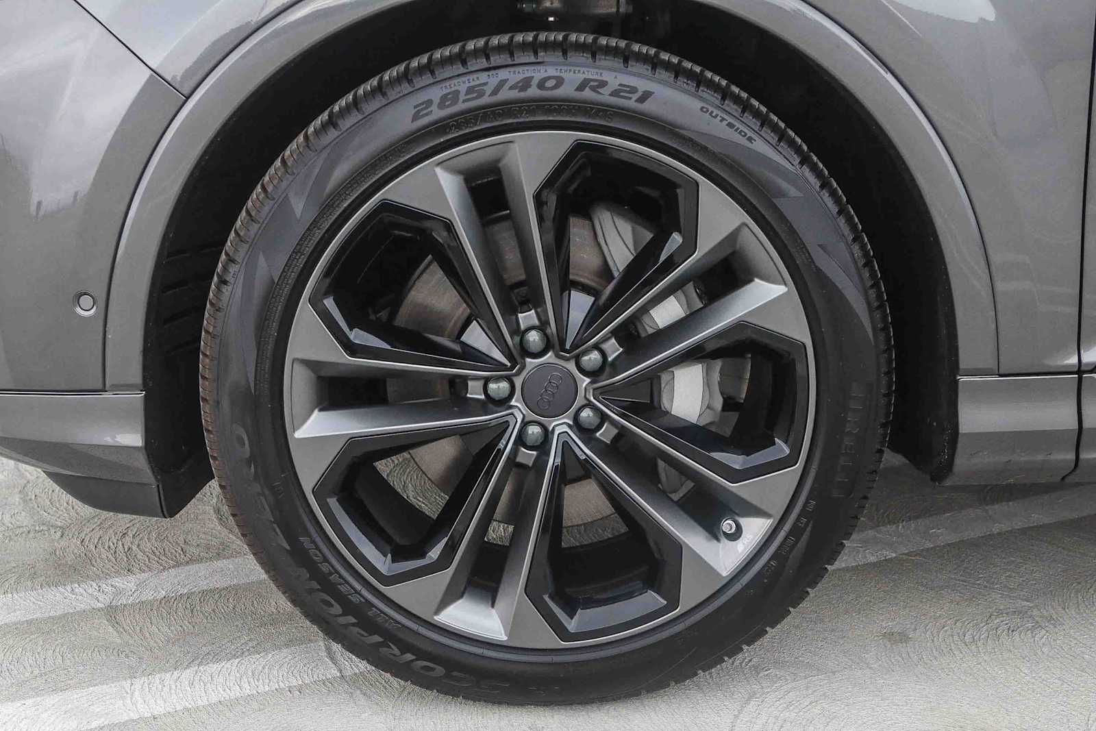 Thumbnail: 2026 Audi Q7 - 14