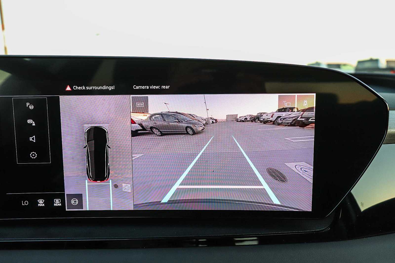 Thumbnail: 2025 Audi Q6 e-tron - 32