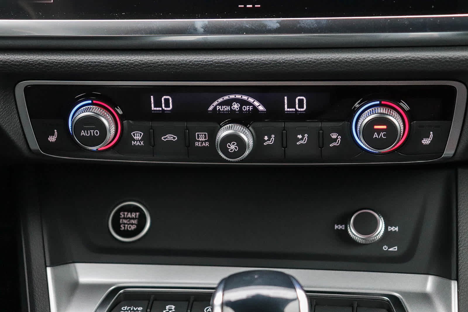 Thumbnail: 2025 Audi Q3 - 17