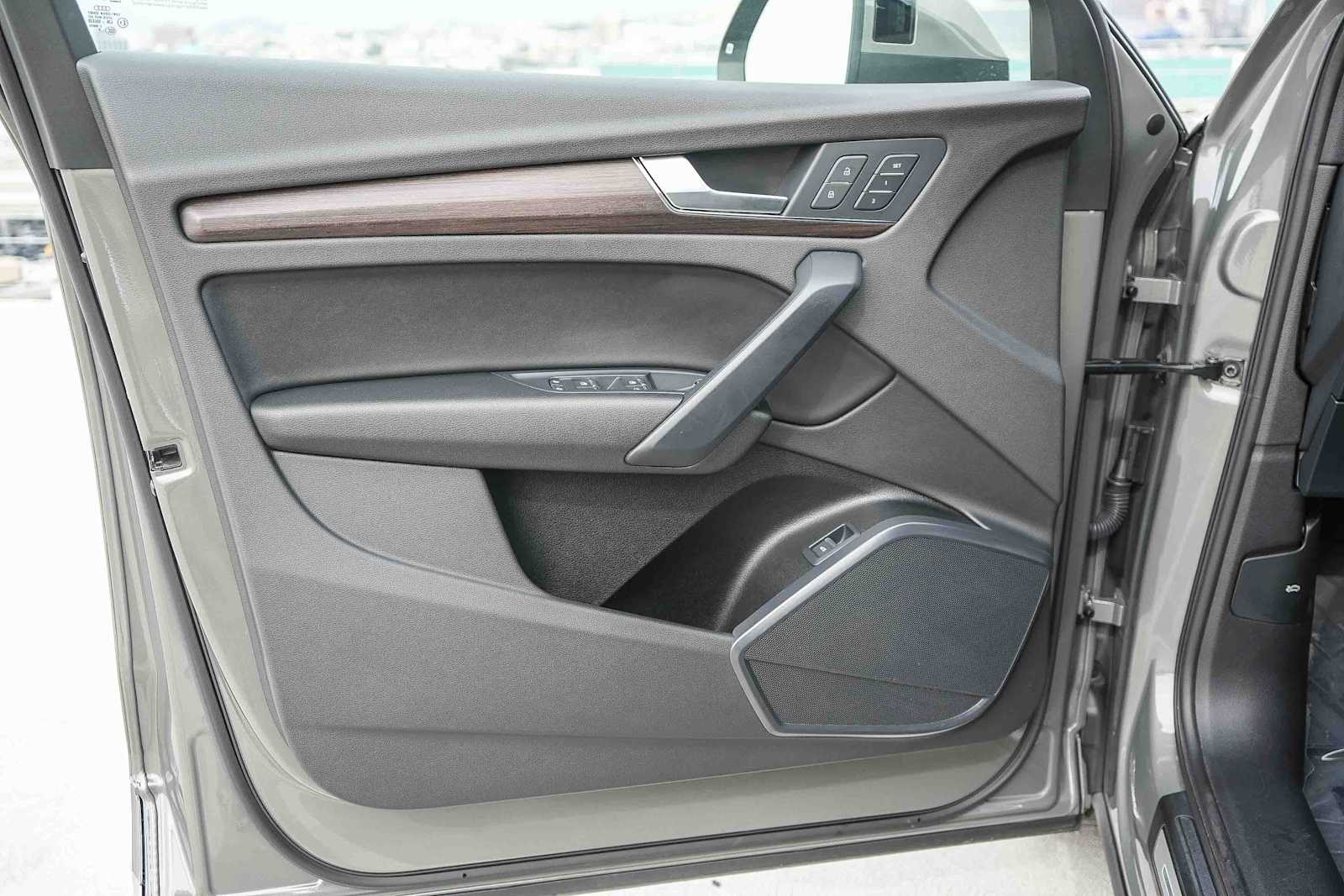 Thumbnail: 2023 Audi Q5 - 30