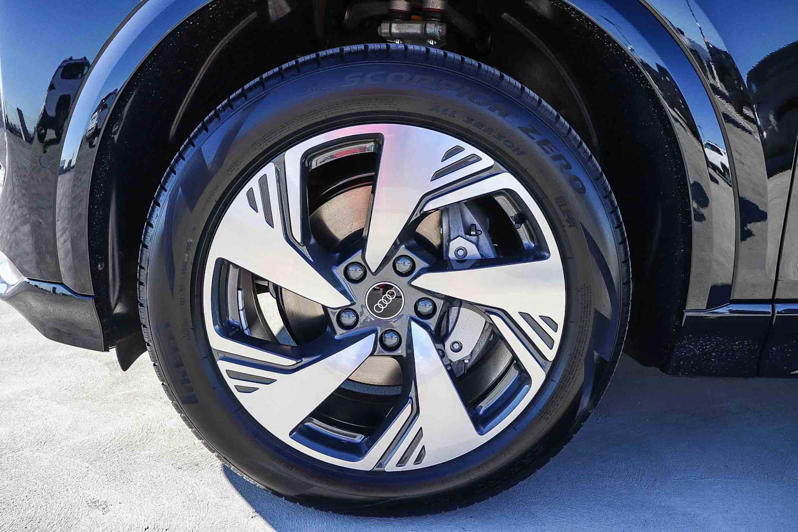 Thumbnail: 2025 Audi Q6 e-tron - 14