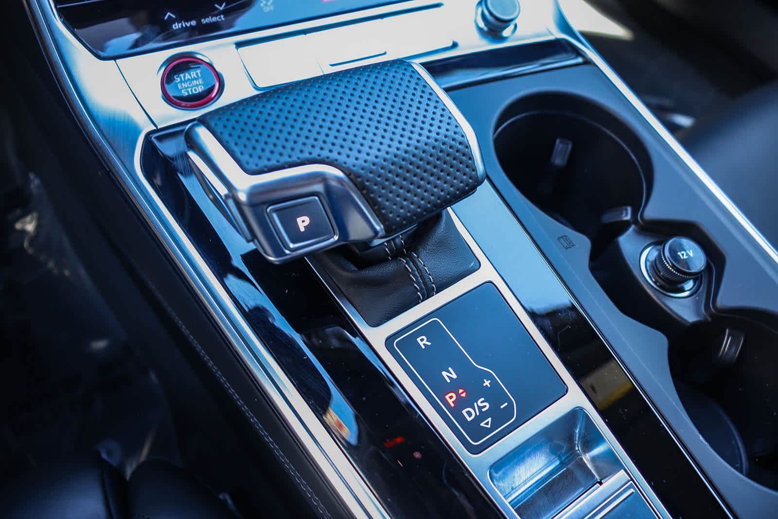 Thumbnail: 2025 Audi RS 6 - 26