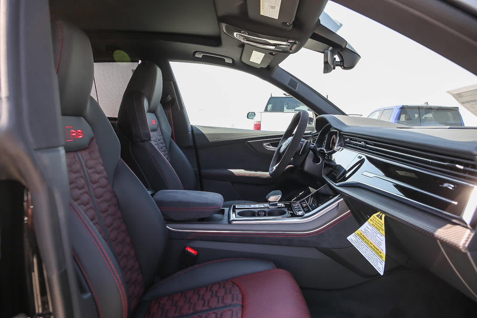 Thumbnail: 2025 Audi RS Q8 - 19