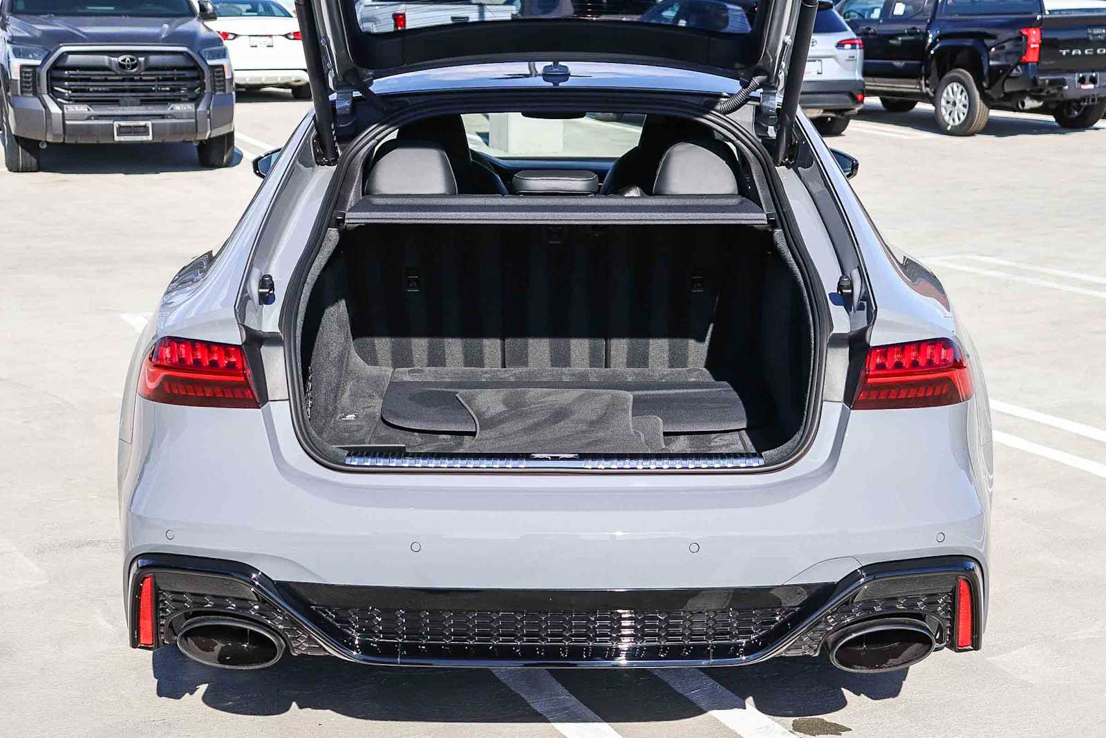 Thumbnail: 2023 Audi RS 7 - 38