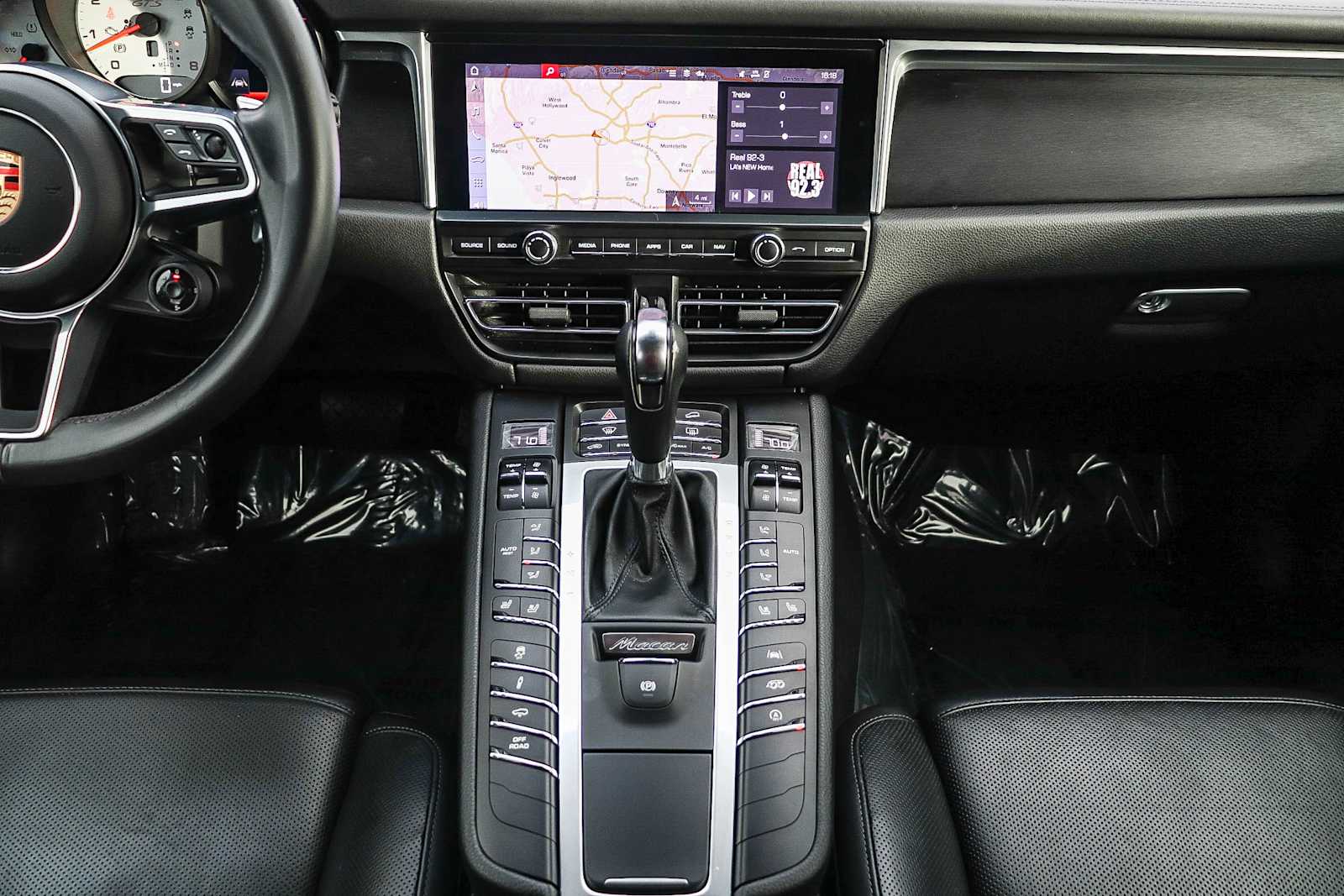 Thumbnail: 2021 Porsche Macan - 17