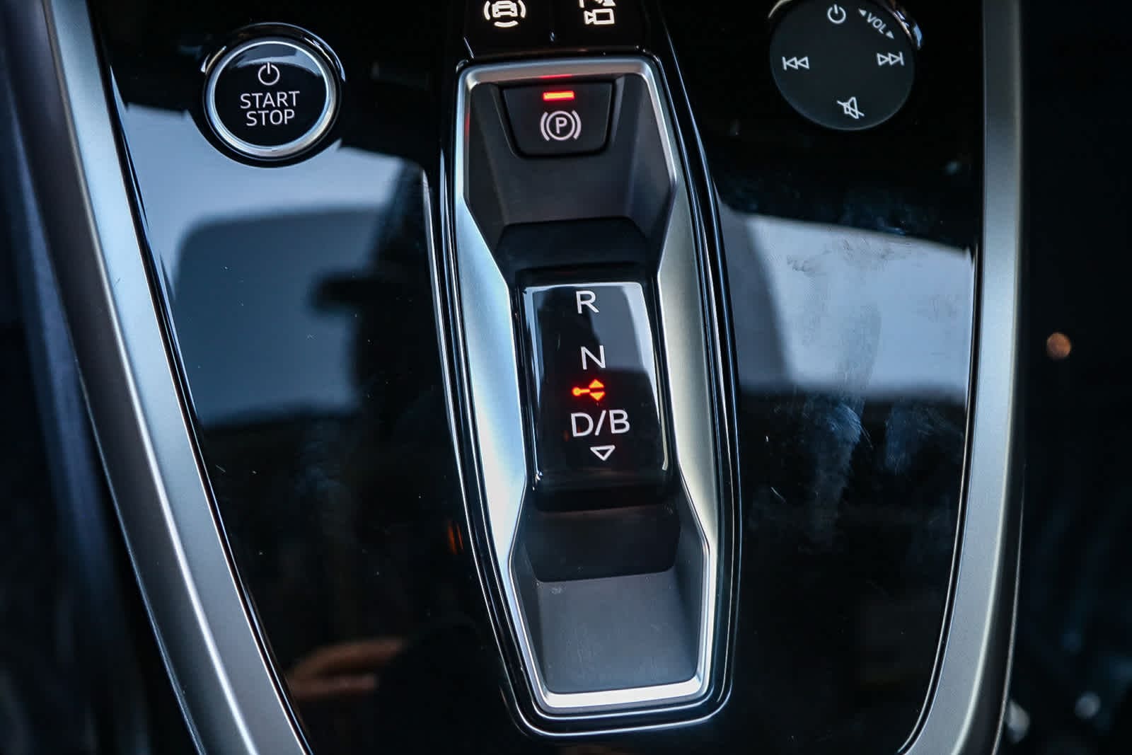 Thumbnail: 2023 Audi Q4 e-tron - 21