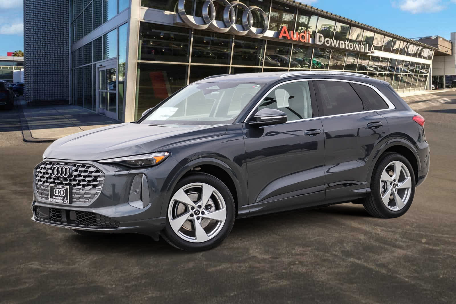 Thumbnail: 2025 Audi Q5 - 1