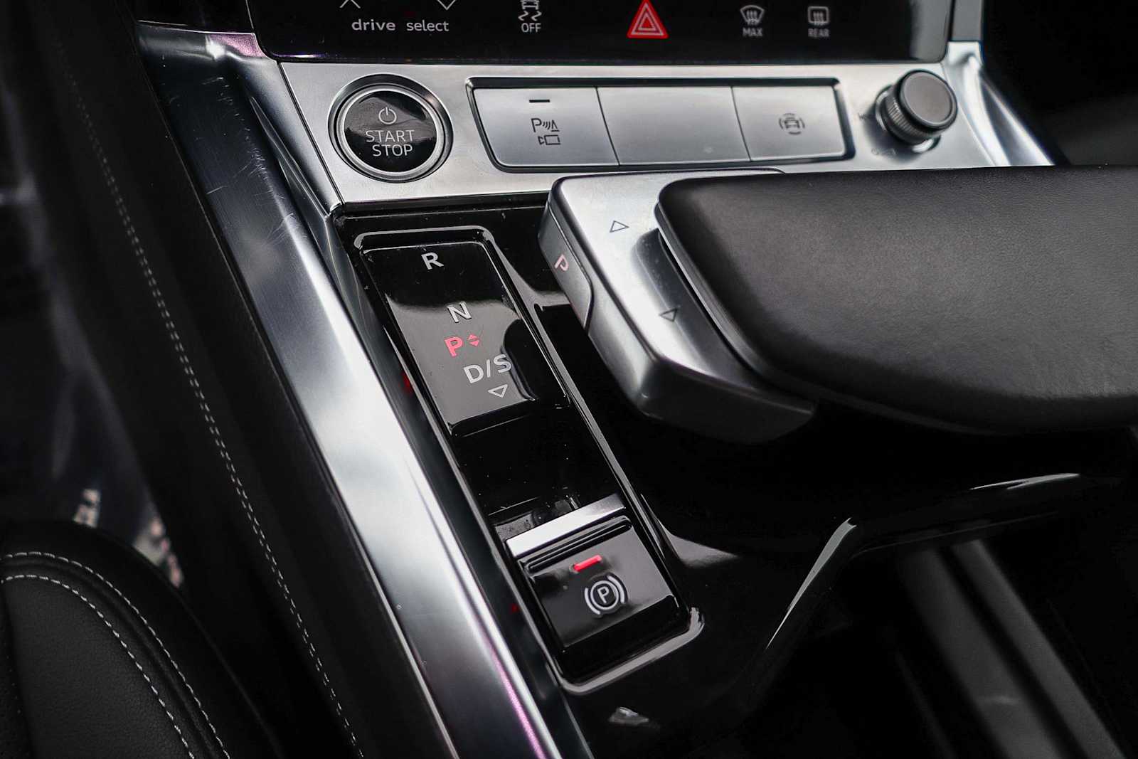 Thumbnail: 2024 Audi Q8 e-tron - 26