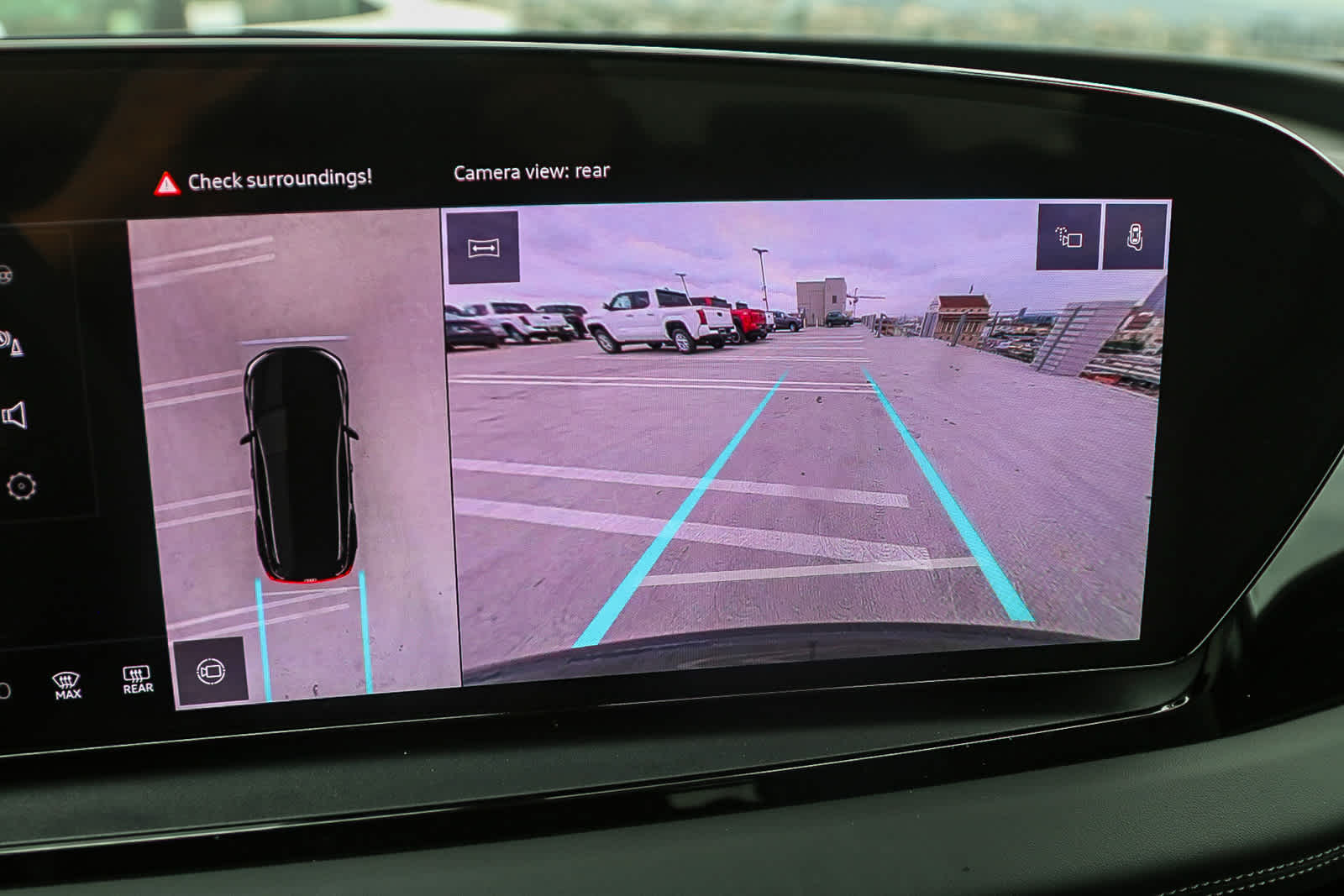 Thumbnail: 2025 Audi Q6 e-tron - 26