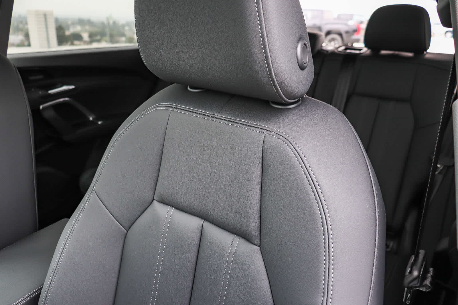 Thumbnail: 2025 Audi Q5 - 35