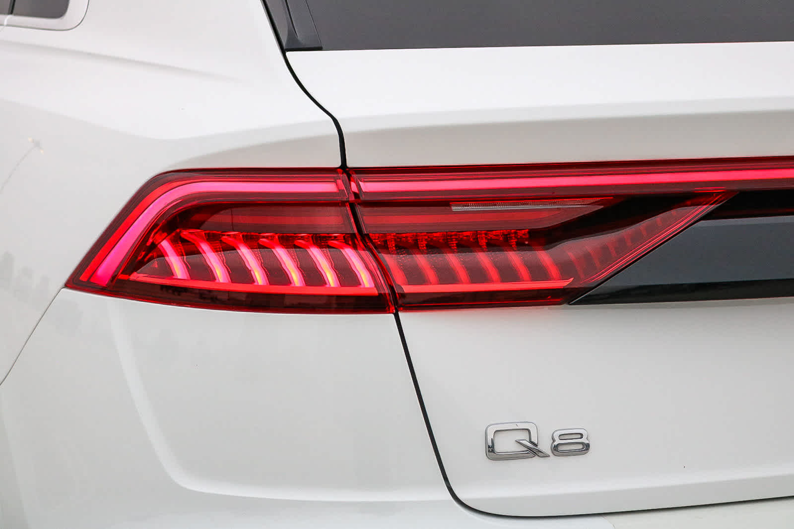 Thumbnail: 2023 Audi Q8 - 10