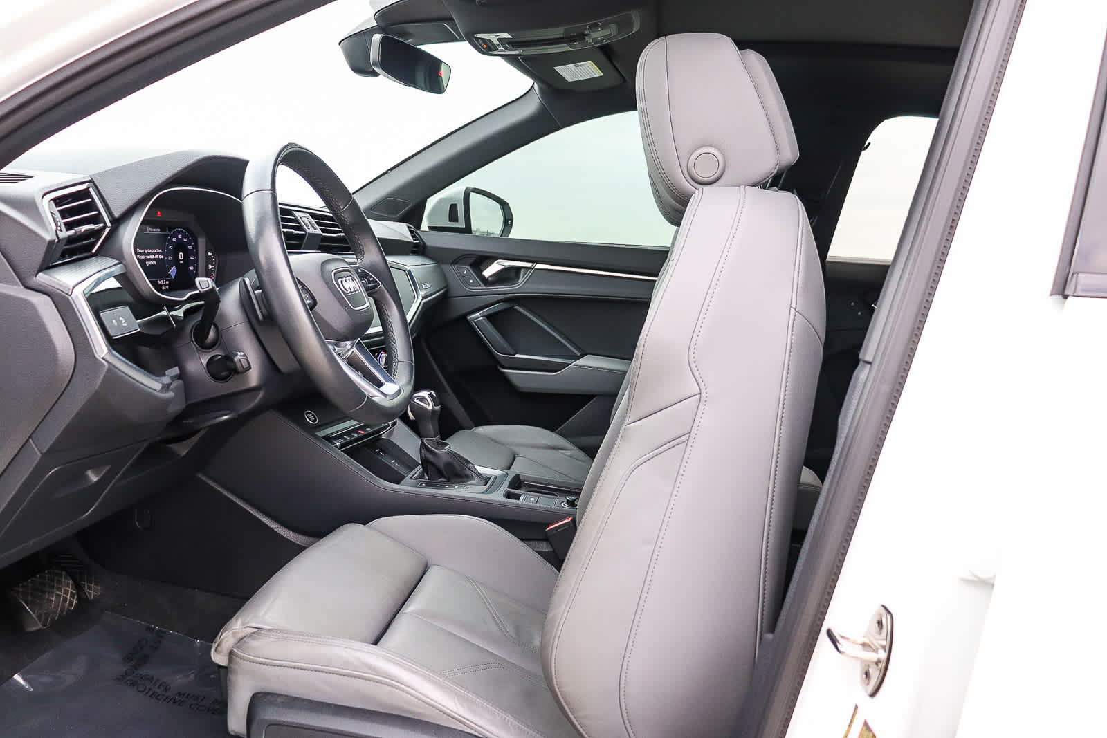 Thumbnail: 2023 Audi Q3 - 24