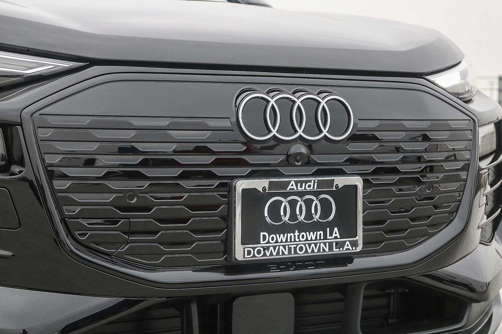 Thumbnail: 2025 Audi Q6 e-tron - 5
