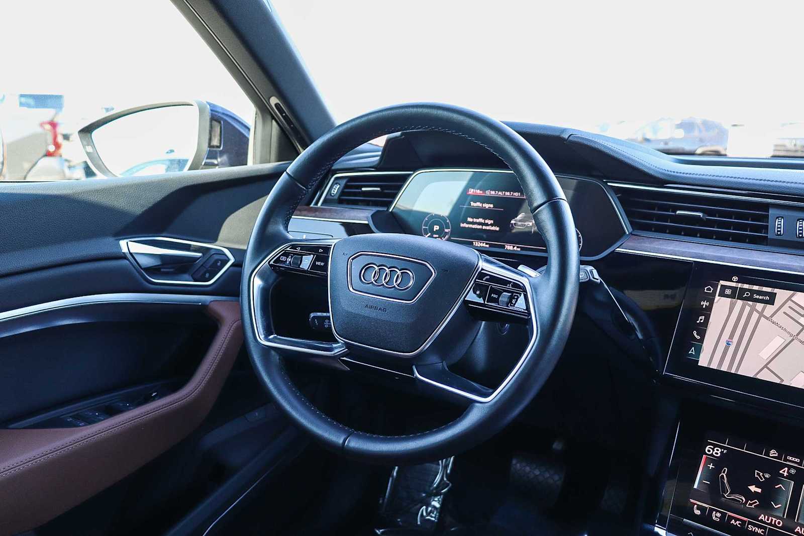 Thumbnail: 2022 Audi e-tron - 22