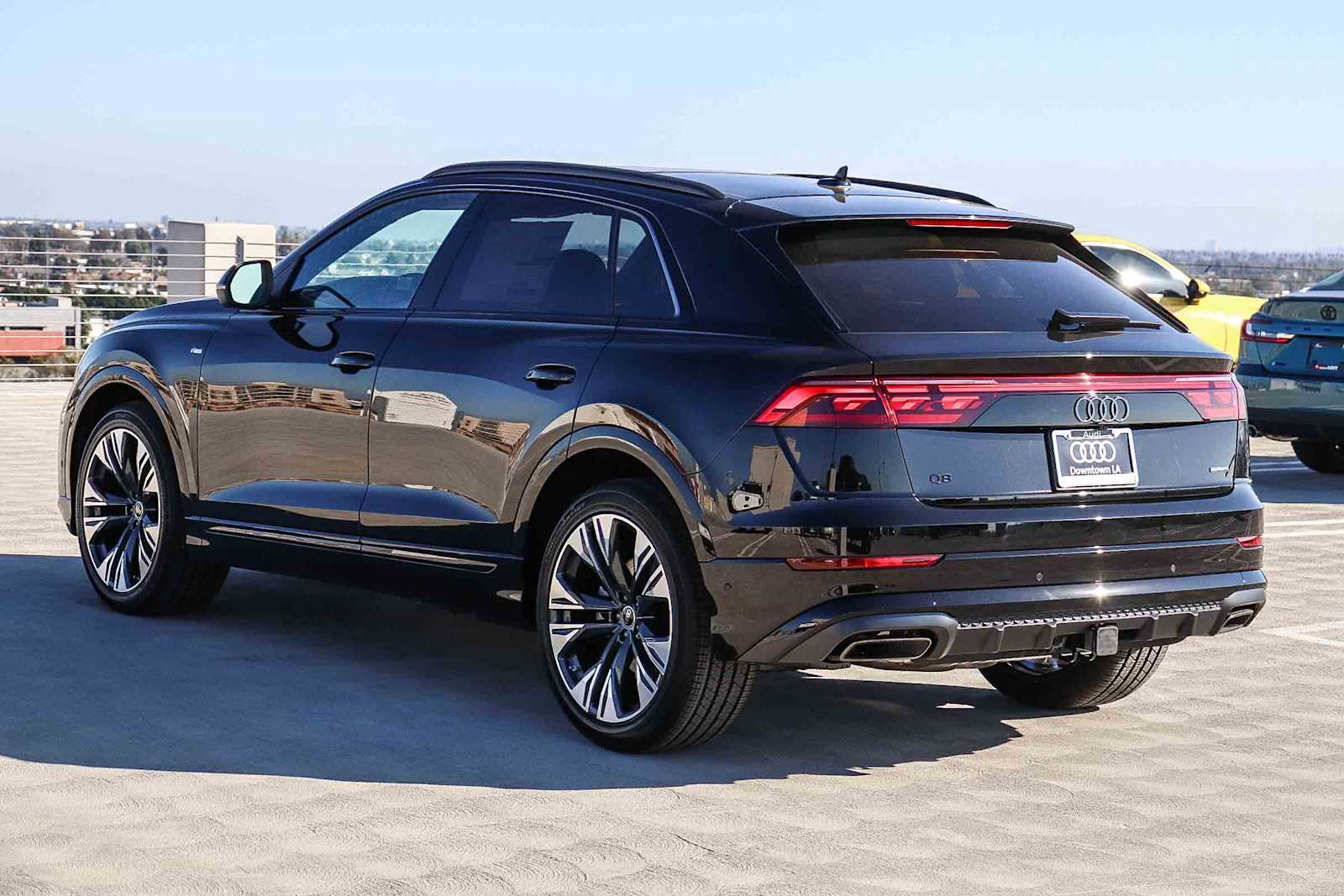 Thumbnail: 2026 Audi Q8 - 6